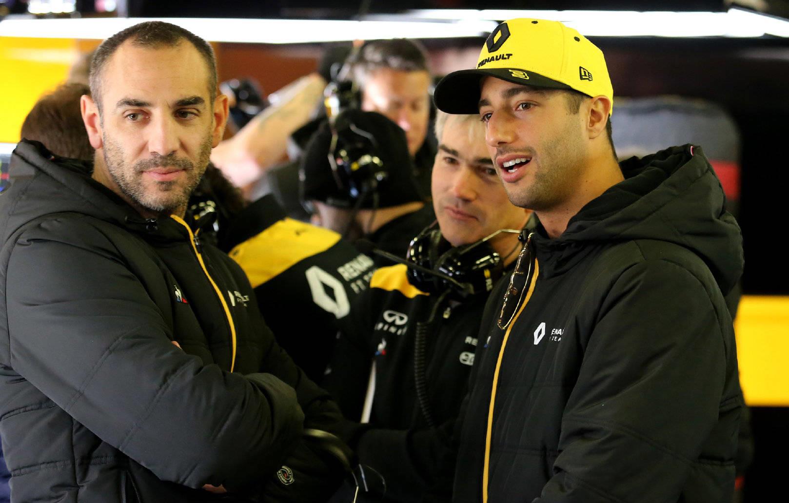 爱游戏体育-雷诺车队碾压阿斯顿马丁,拉塞尔统治全场