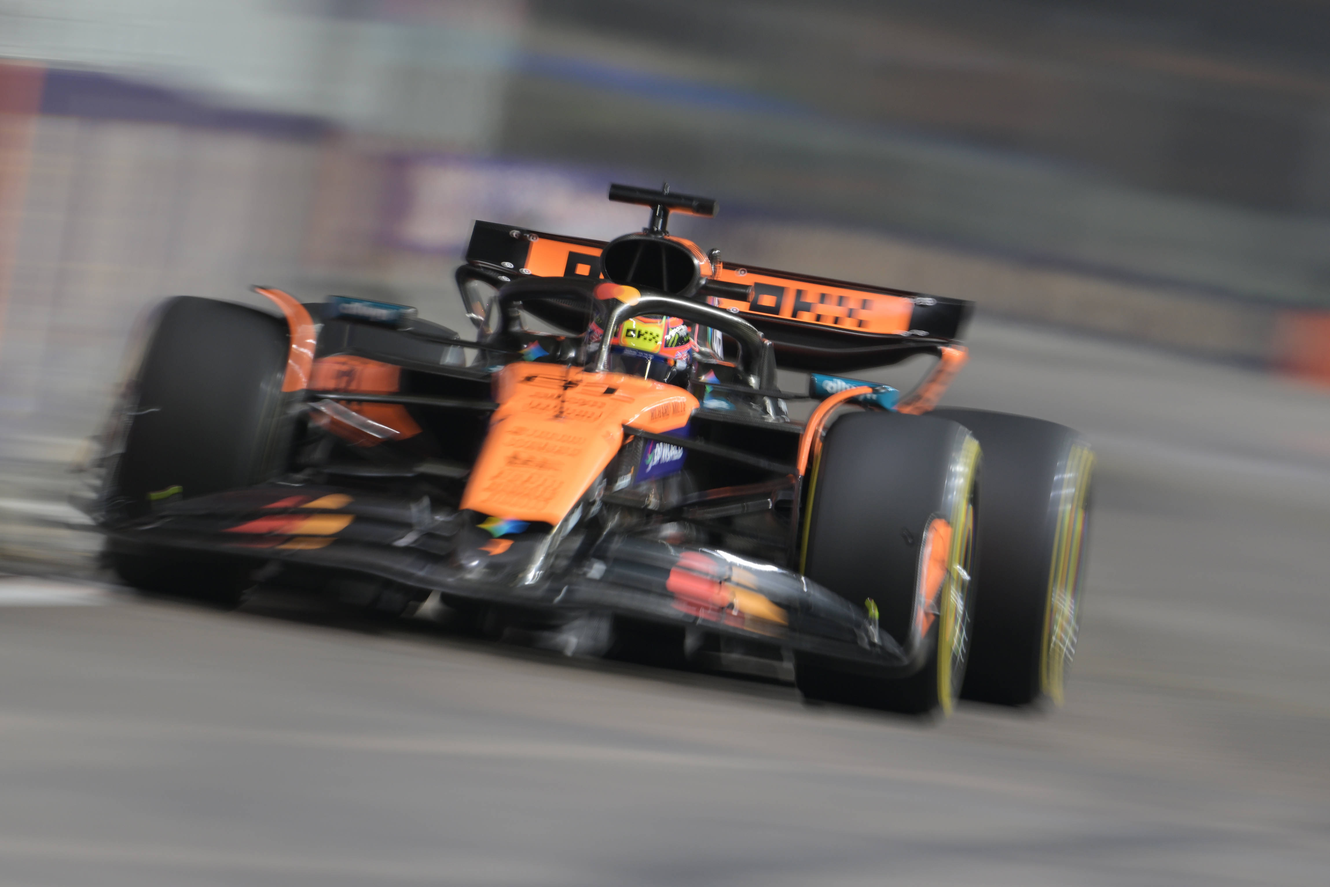 爱游戏APP-迈凯伦力克阿斯顿马丁，皮亚斯特里统治全场