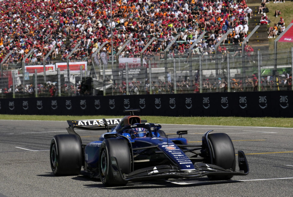 爱游戏tv-红牛车队逆转威廉姆斯，皮亚斯特里扛起全队